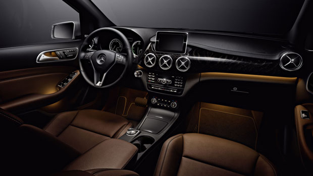 2014-B-CLASS-EV-040-MCFO.jpg
