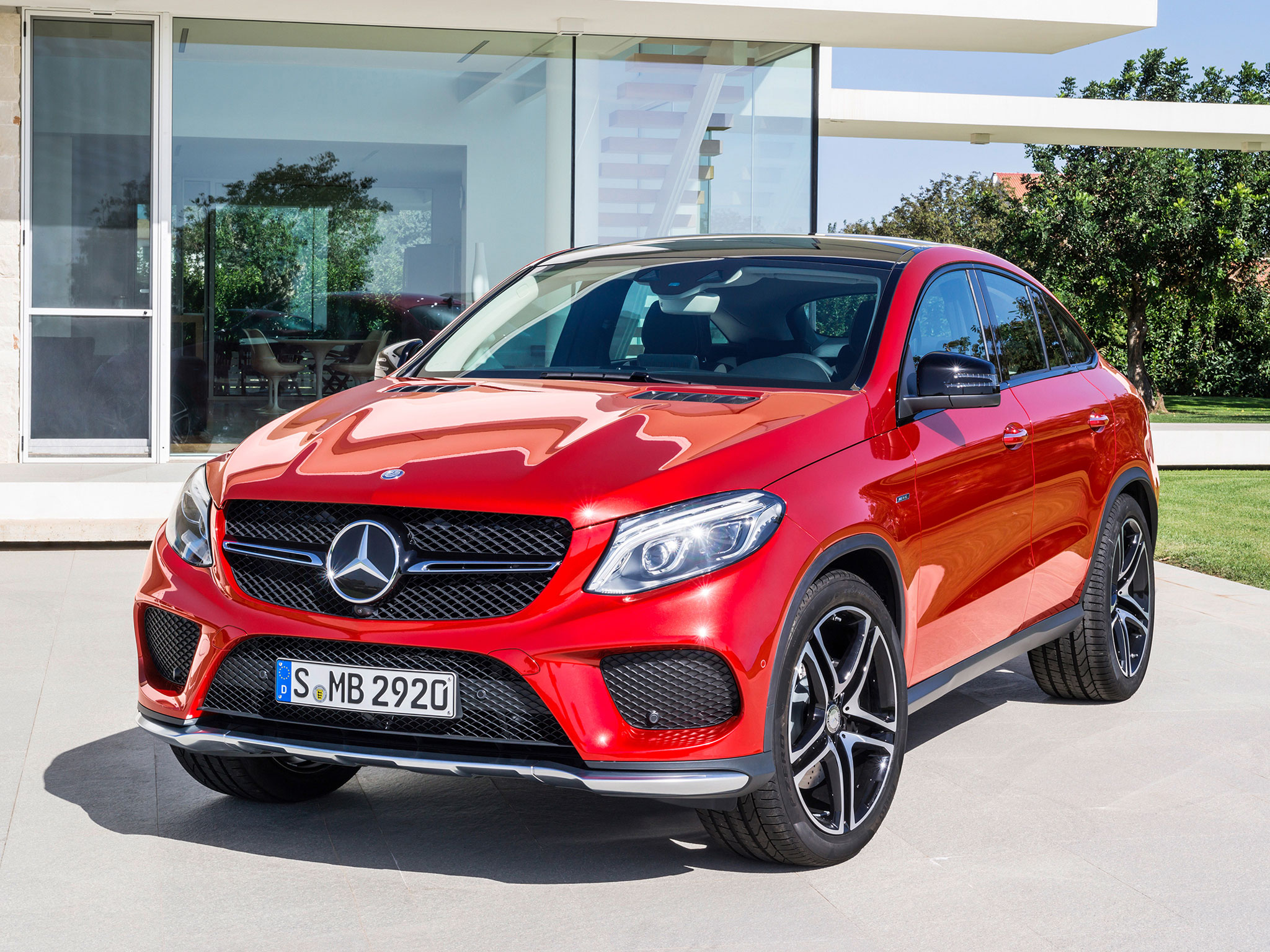 https://assets.mbusa.com/vcm/MB/DigitalAssets/FutureModels/Responsive/2016_GLE_Coupe/Gallery/2016-GLE-CLASS-COUPE-FUTURE-GALLERY-007-WR-T.jpg